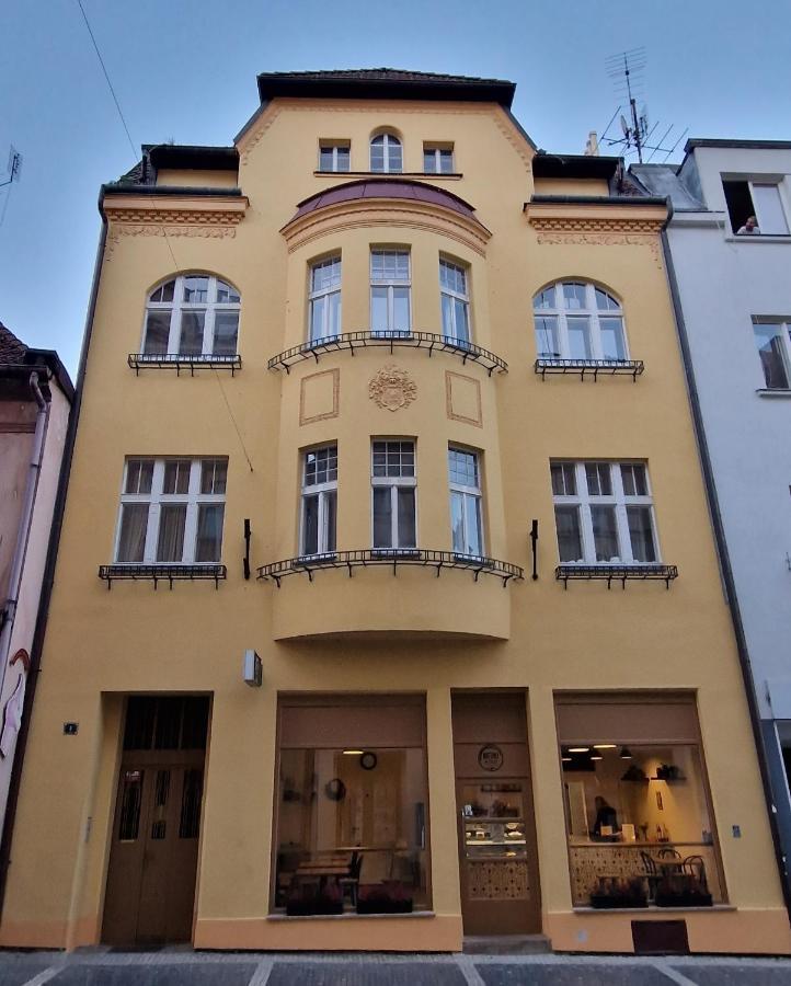 Apartmany Na Trojce ジャテツ エクステリア 写真